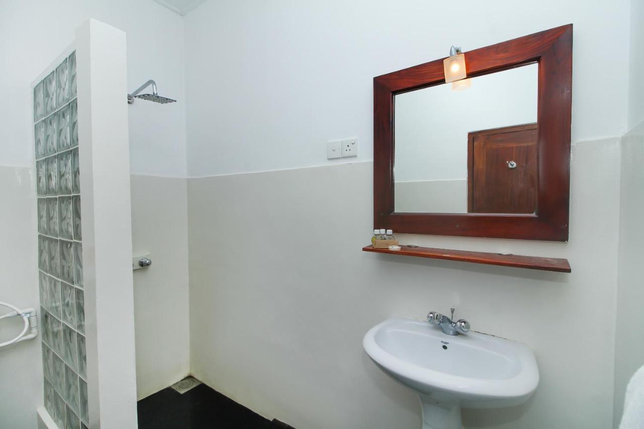 Kalla Bongo Lake Resort Hikkaduwa Dış mekan fotoğraf